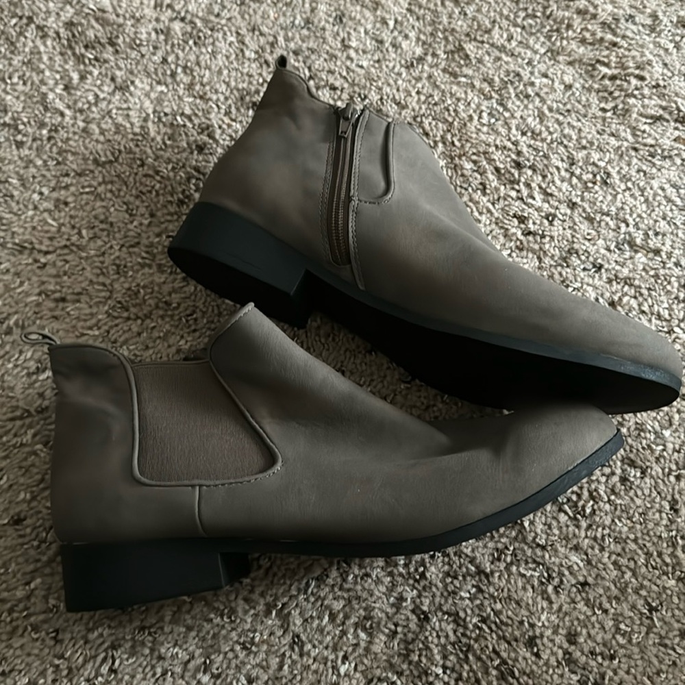 women’s booties NWOT